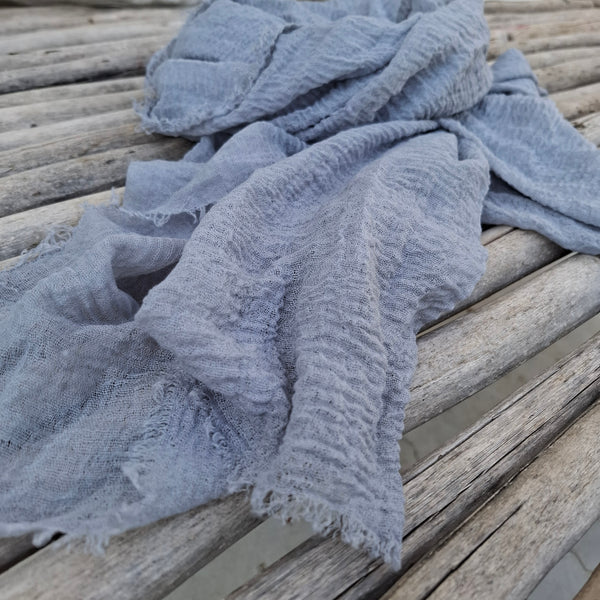 צעיף גוון אפור בהיר