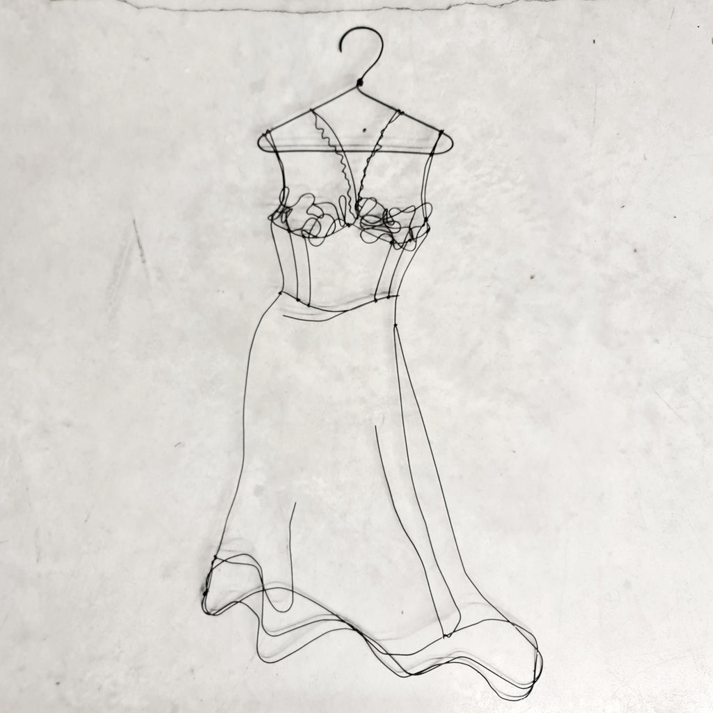 שמלה דגם מסולסל