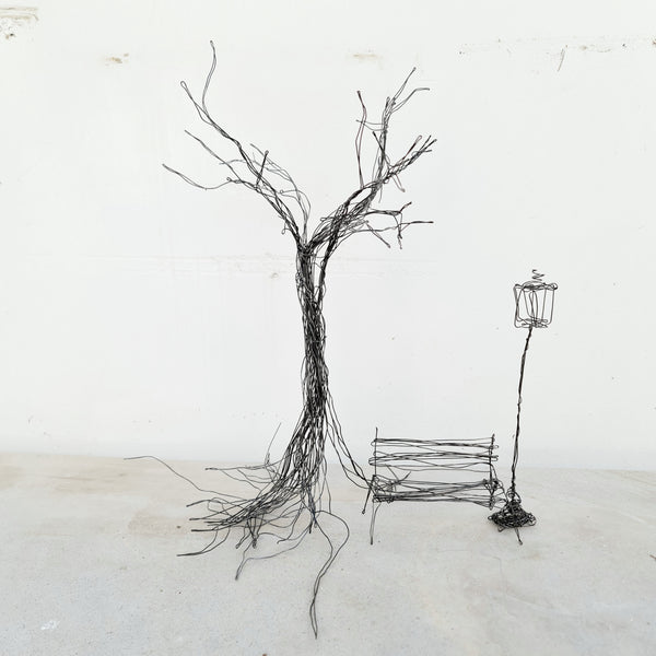 ספסל פנס ועץ