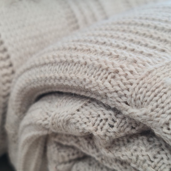 שמיכת תינוק סרוגה שמנת